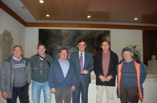 EL PRESIDENTE DE LA DIPUTACIÓN SE REÚNE CON EL ALCALDE Y LA COPORACIÓN MUNICIPAL DE FUENTEARMEGIL